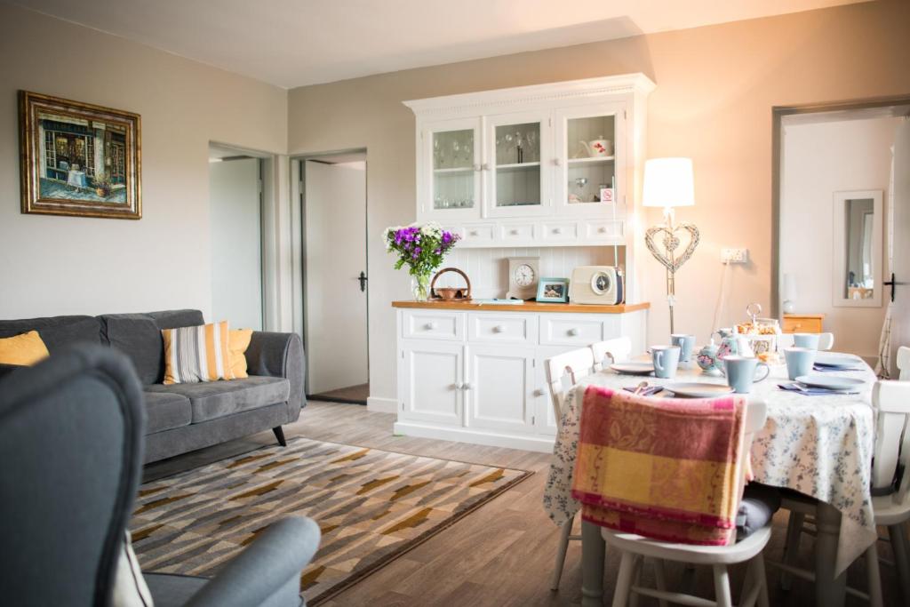 Rose Meadow Cottage room 2